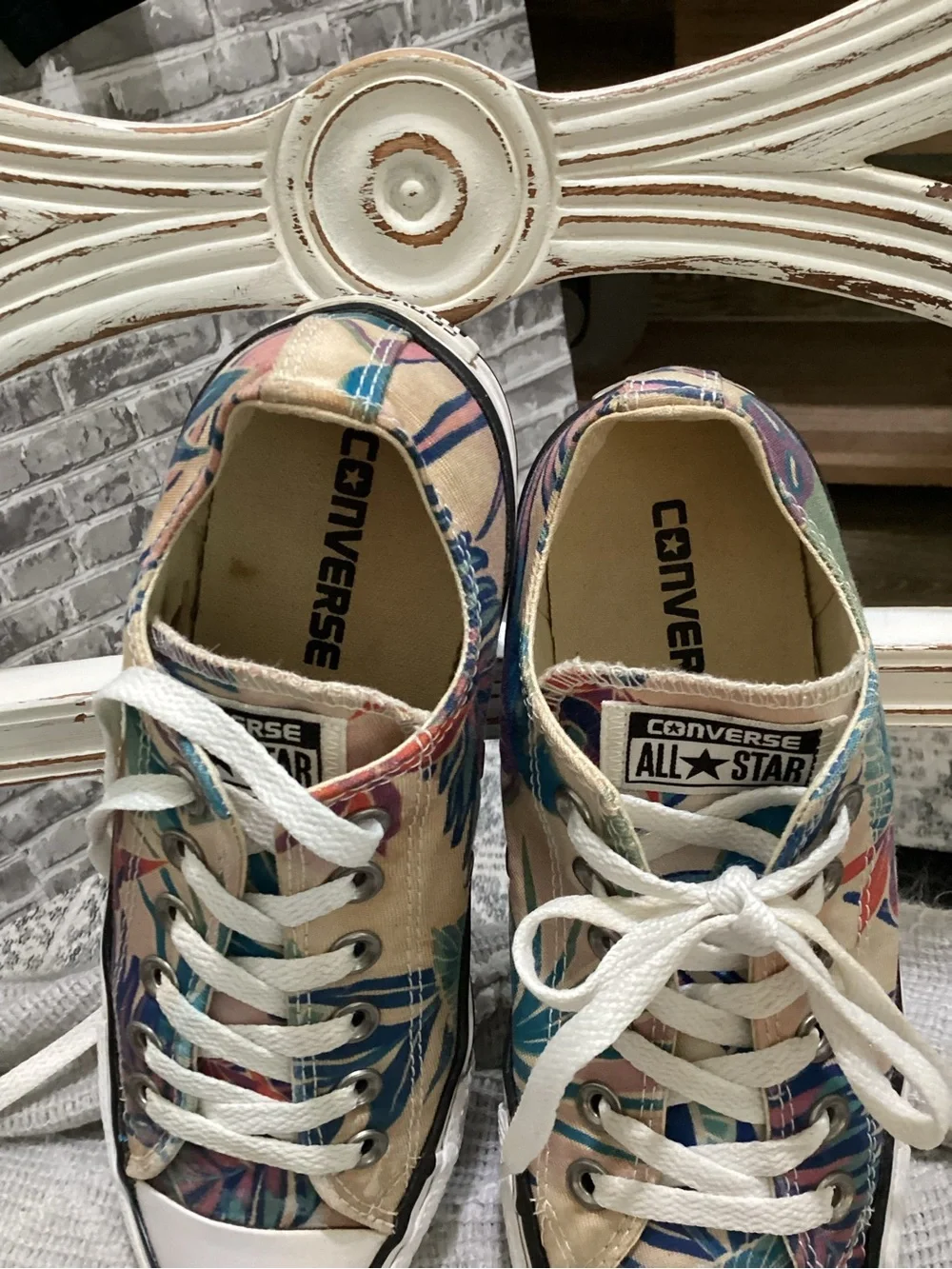 Converse Low-Top Tropical  Floral Canvas Multicolor Sneakers Womens Sz 7